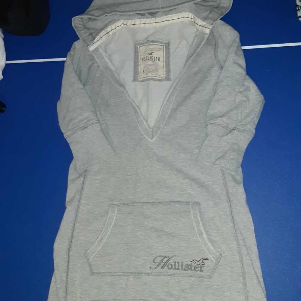 Hollister sweater